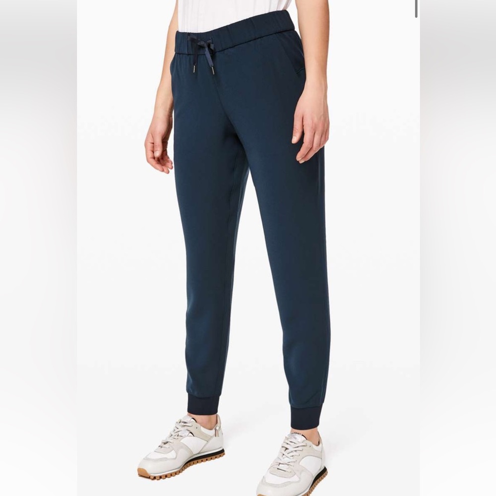 Lululemon on the fly mid-rise jogger